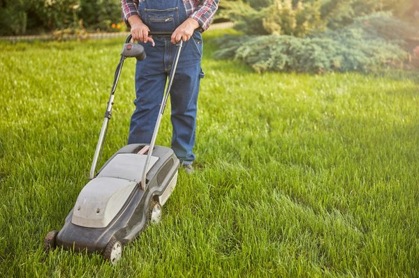 Mastering the Jumpsuit Look: Essential Tips for Stylish Business Lunch Attire